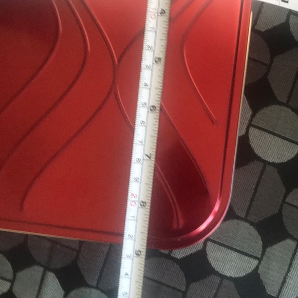Red Cookie Tin Rectangular 💝 $1 when Purchased with another item 💝 - Picture 5 of 8